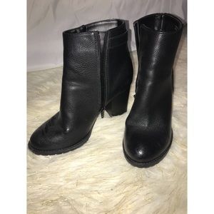 • Simple pair of black high heeled boots •